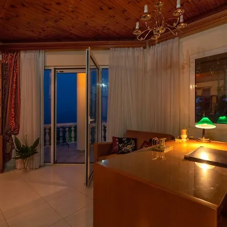 Vila Stella-majestic Hill-top Near In Korinthos *